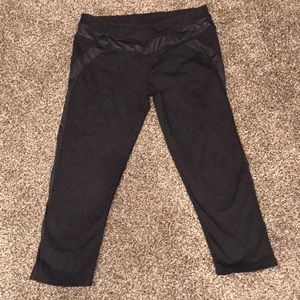 Fabletics Capri Size Small